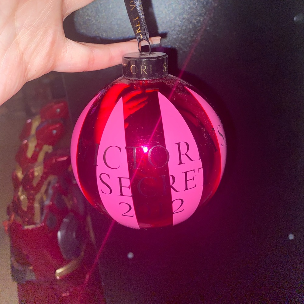 💖Victoria’s Secret 2012 holiday ornament